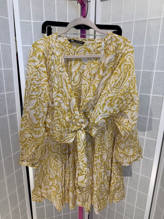Zara Dresses & Skirts - ZARA Yellow Floral Print Lightweight Skirt